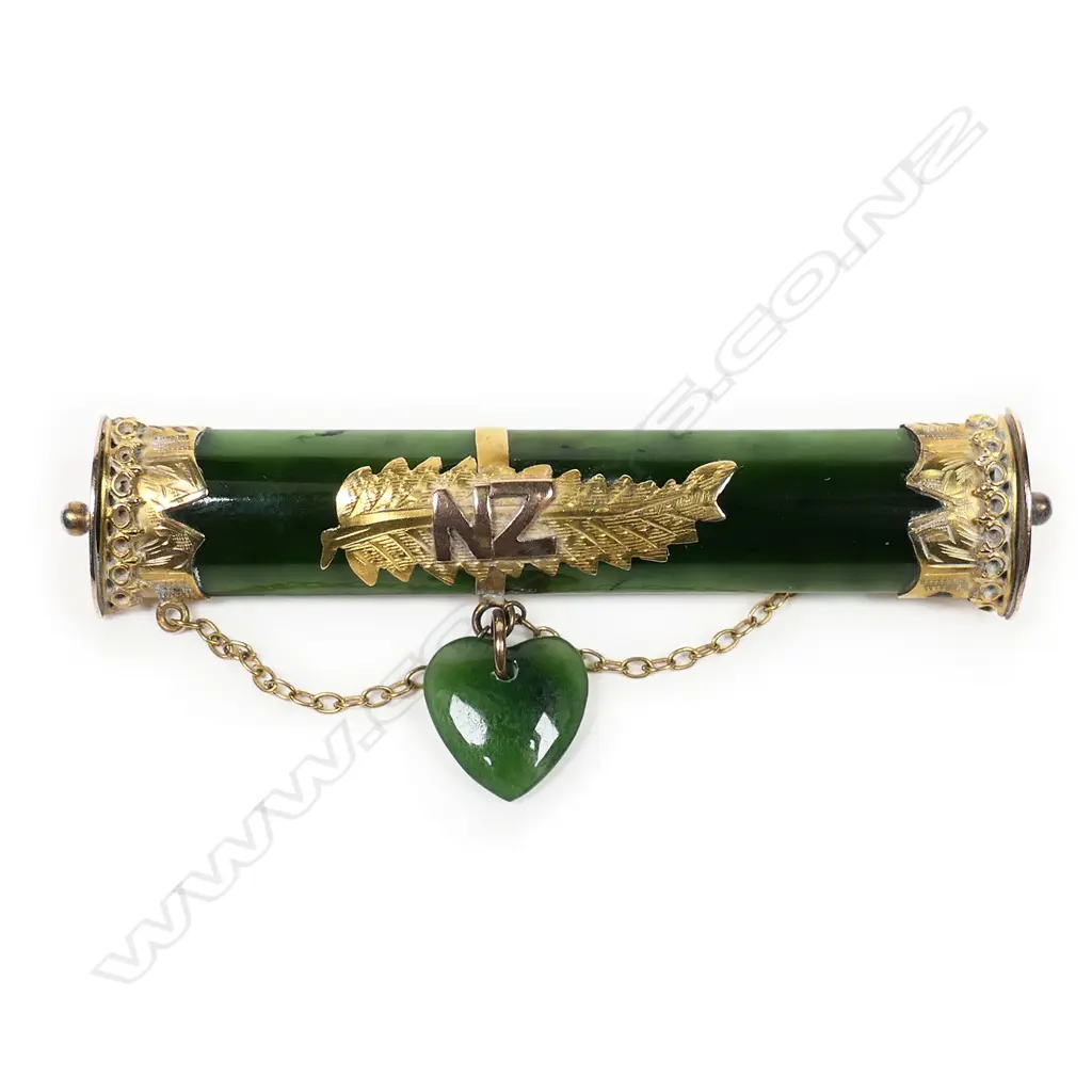 A New Zealand colonial 9ct gold and greenstone brooch, Image 1++